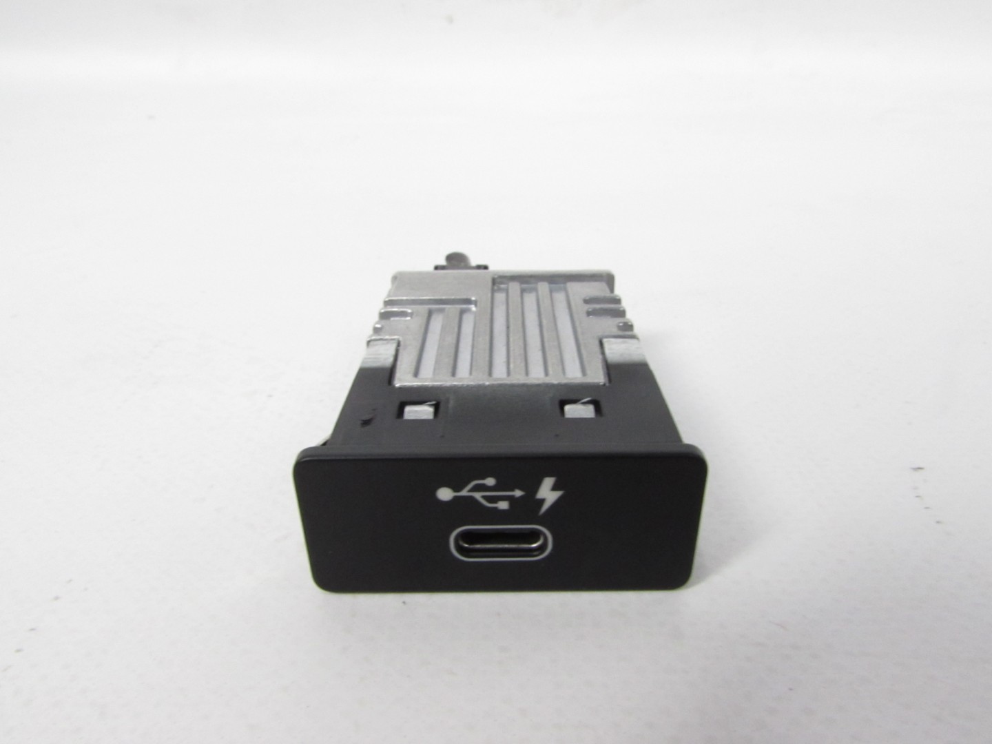 Peça - Tomada Usb Semi-Novo/ Original Bmw I3 (I01)/Bmw 2 Active Tou