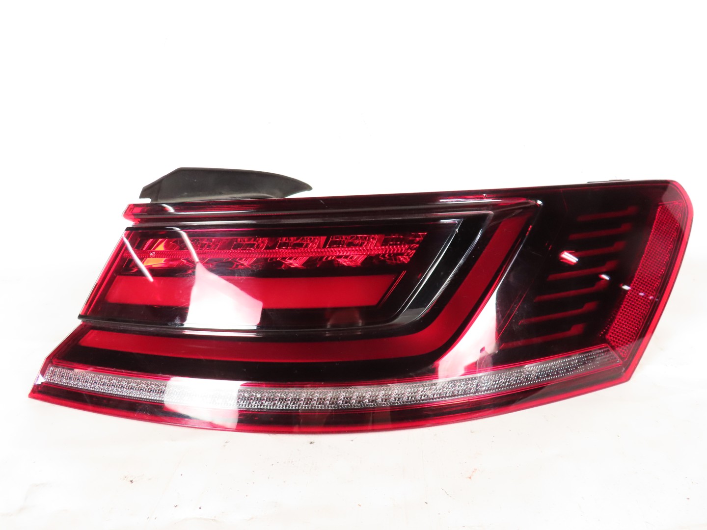 Peça - Farolim Led Direito/Trás Seminovo/ Original Vw Arteon (3H7) 